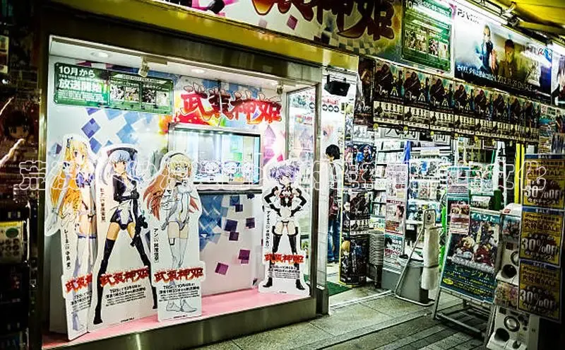 荒漠：<沙漠漫画>中的生存挑战与文化